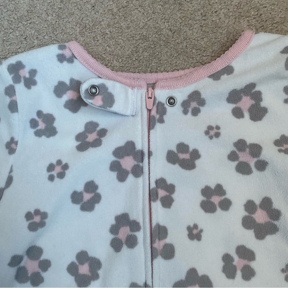 (3 for$19) 1-Piece Leopard Fleece Footie Pyjamas Carters 5T White Pink Gray - Picture 7 of 8